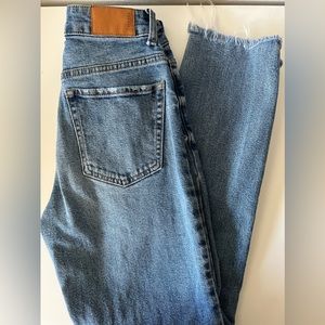 Bershka straight crop women’s blue jeans